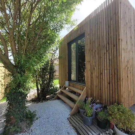 La Du Sentier, Original En Bois Et Sur Pilotis Avec Beau Jardin Et Très Proche De La * Sangatte