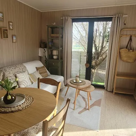 Hébergement de vacances La Du Sentier, Original En Bois Et Sur Pilotis Avec Beau Jardin Et Très Proche De La *