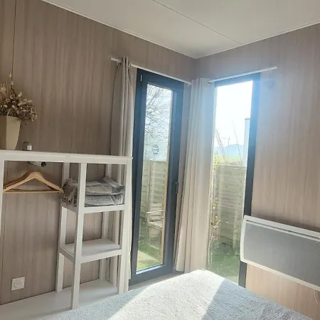Hébergement de vacances La Du Sentier, Original En Bois Et Sur Pilotis Avec Beau Jardin Et Très Proche De La Sangatte